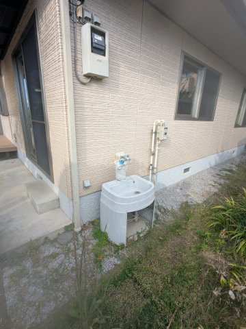 中古戸建　秋間みのりが丘の庭|外水栓２箇所完備で、洗車もお庭の水やりも安心です。