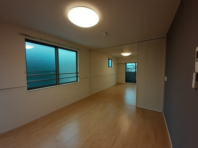 パレス藤阪東の居間・リビング