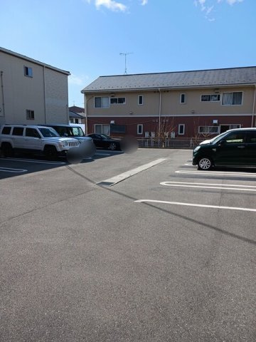 カーサ　セレナの駐車場