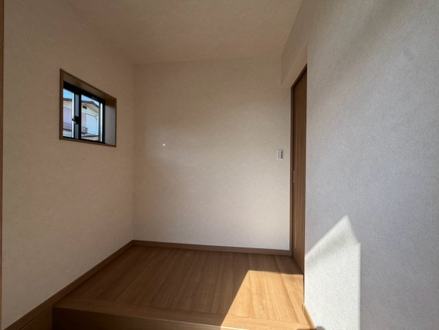 山口市矢原755-16 リノベーション中古住宅の玄関|売主提供写真。玄関。