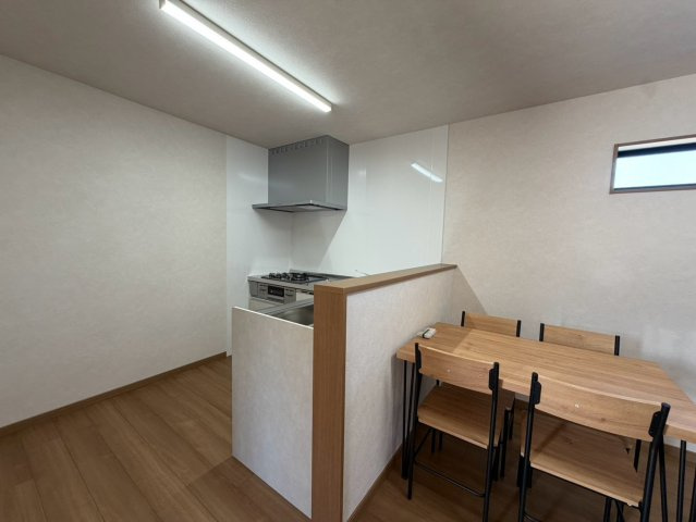山口市矢原755-16 リノベーション中古住宅の居間・リビング|売主提供写真。LDK。