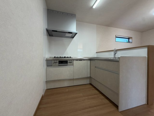 山口市矢原755-16 リノベーション中古住宅のキッチン|売主提供写真。キッチン（別角度）。