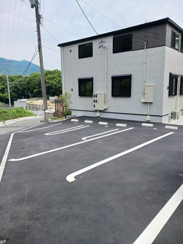 ブロッサム　プラム館の駐車場