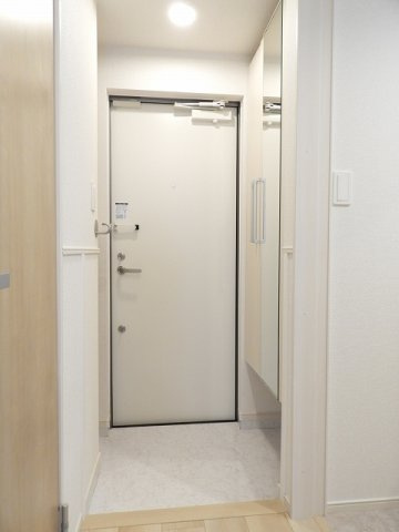 レイル　ヤード　中山　Ⅱの玄関