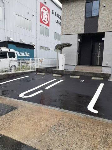 Ｙ’ｓ　ミニョンの駐車場|駐車場があるので、車を買う予定の方も安心です