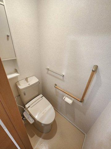 コーポ安芸の洗面所|ゆったりとスペースのある洗面所
