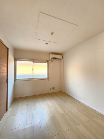 コーポ安芸の内装|明るい色調の室内です