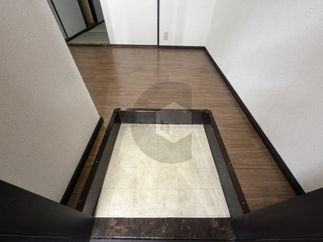 村田マンションの玄関