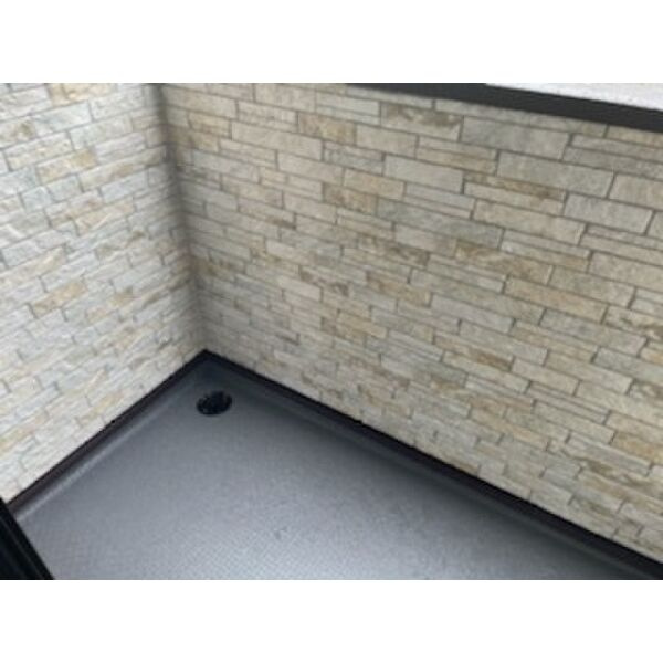 ヴィラ　ドゥ　グレーヌ梅ケ谷Eのバルコニー