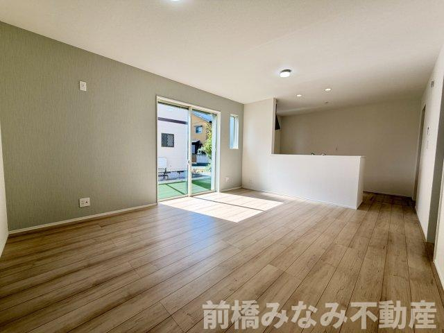 【新築】高崎市倉賀野町　限定１棟　ハートフルタウン　新築建売の居間・リビング|おしゃれな居間です