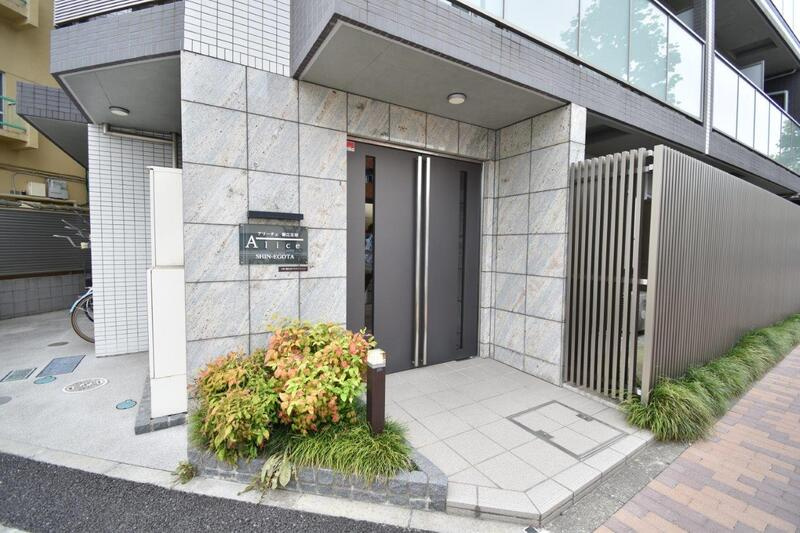 アリーチェ新江古田のエントランス