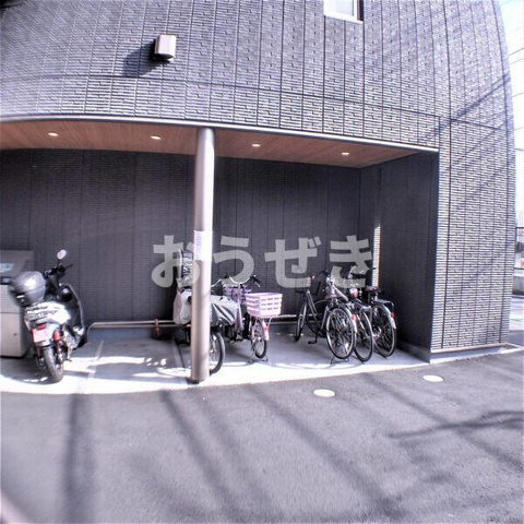 プログレス新鶴見の駐車場