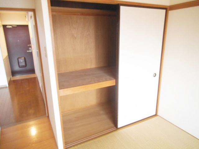 ＩＧマンションの収納|和室には大きな押し入れがあります！