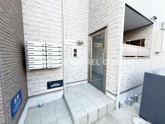 吹田市泉町４丁目のアパートのエントランス