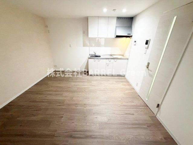 吹田市泉町４丁目のアパートの居間・リビング