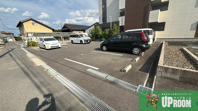 レーヴ稲沢の駐車場