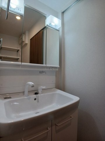 ＭｏｄｅｒｎＶｉｌｌａ二の岡Ａの洗面所