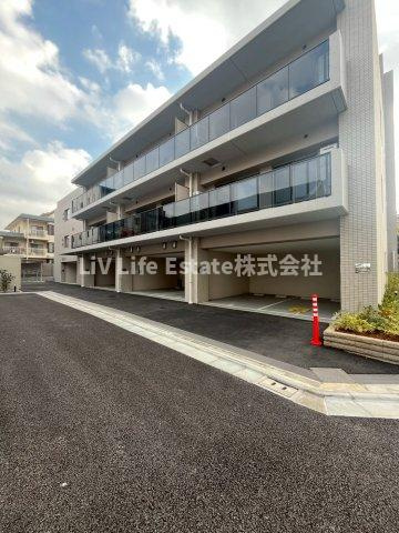 ルーウェ東大泉の駐車場