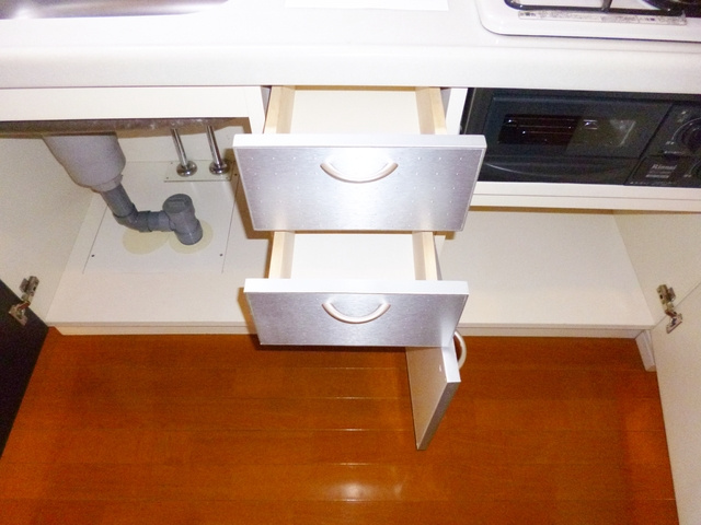 ヴェージュサフィールの収納|キッチン下部にも収納設備整っております♪