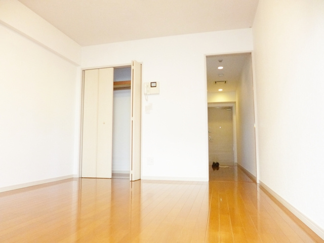 ヴェージュサフィールの寝室|奥行があって広いお部屋です♪
