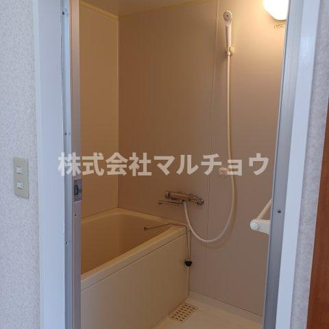 クイーンズコートNの浴室|落ち着いた空間のお風呂です