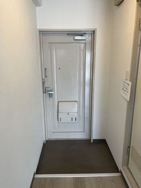 大国町ハイツの玄関