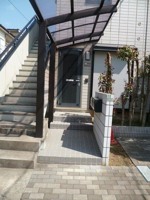 スカイメゾンのエントランス|ゆとりのあるエントランスです