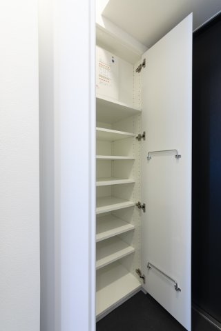 プラウドフラット根津谷中の玄関