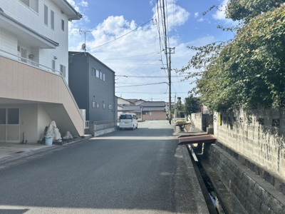 【前面道路含む現地写真】 | 明治町売家 | ]前面道路写真となります