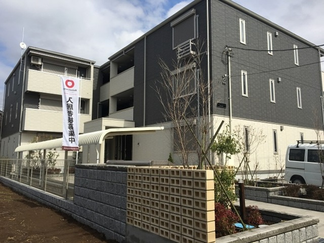 グランジュネスの外観|軽量鉄骨のアパートです。