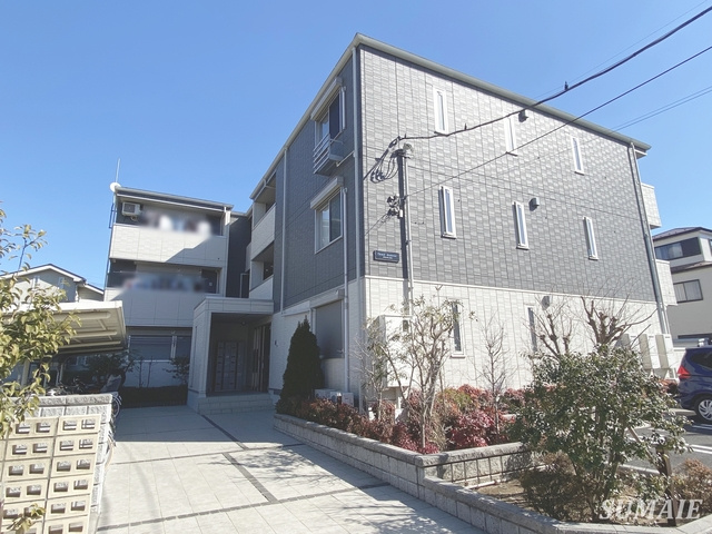 グランジュネスの外観|3階建てアパートです☆