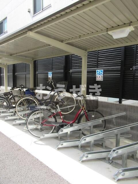 ＳＱＵＡＲＥ　ＣＩＴＹ　ＴＳＵＲＵＭＩ　ＲＩＶＥＲＳＩＤＥのその他共用部分|駐輪場