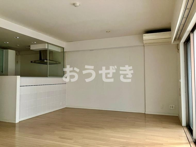 ミオカステーロ横濱関内の居間・リビング