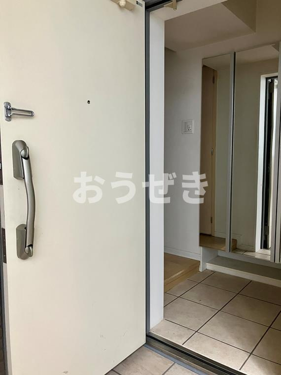 ミオカステーロ横濱関内の玄関