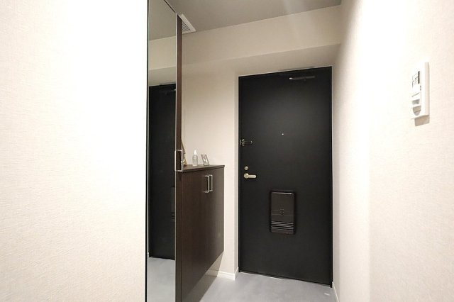 ステイツ香里ヶ丘の玄関|■物件内覧・資金計画相談・住宅ローン相談、リフォーム相談、お問合せ受付中■
※当日・翌日のご内覧、ご相談はお電話でのお問合せがスムーズです！