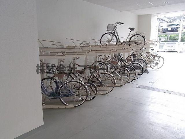 小金井市中町４丁目の賃貸マンションの駐車場