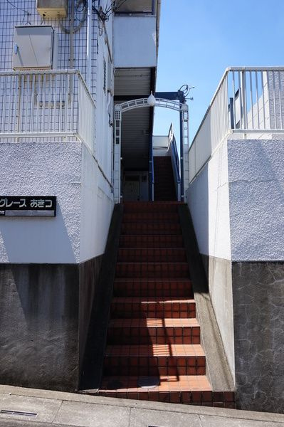 グレースあきつのエントランス