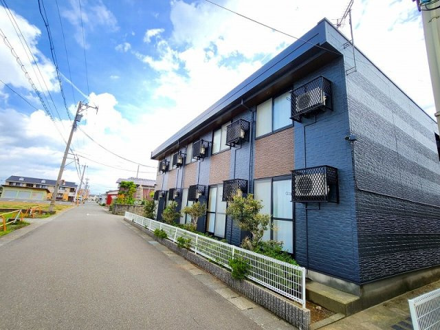 レオパレスルミナリエの外観