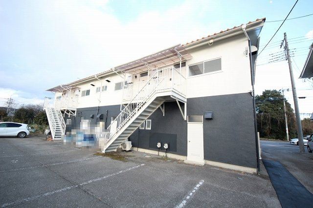 ルナコートⅢの駐車場|南側外観と駐車場です