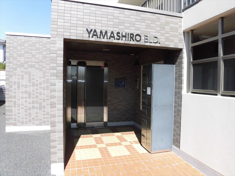 クオレッツァ山科のエントランス