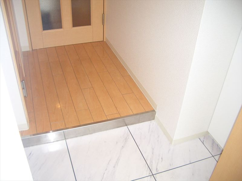 クオレッツァ山科の玄関