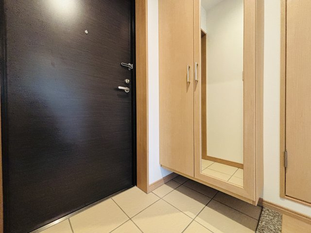 グランデ経塚の玄関