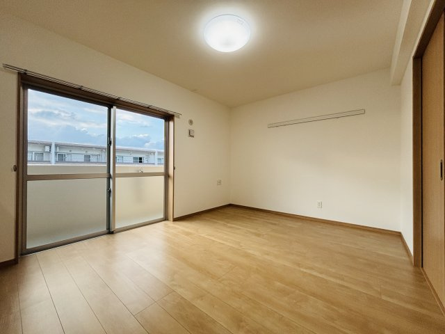 グランデ経塚の居間・リビング|別部屋の写真になります。