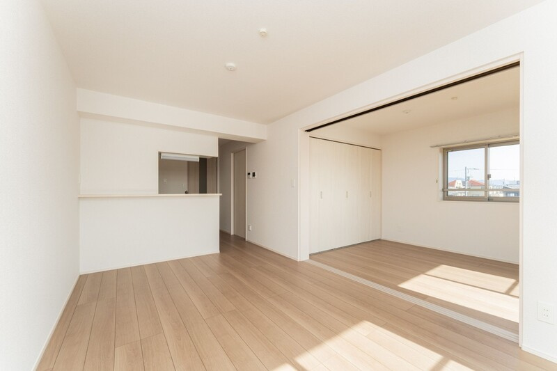 茅ヶ崎市菱沼１丁目の賃貸マンションの居間・リビング
