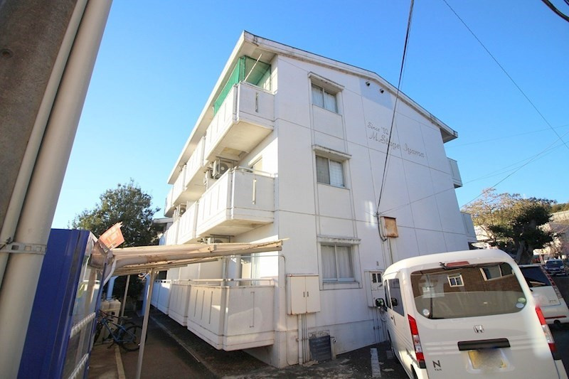 エムステージ伊山の駐車場