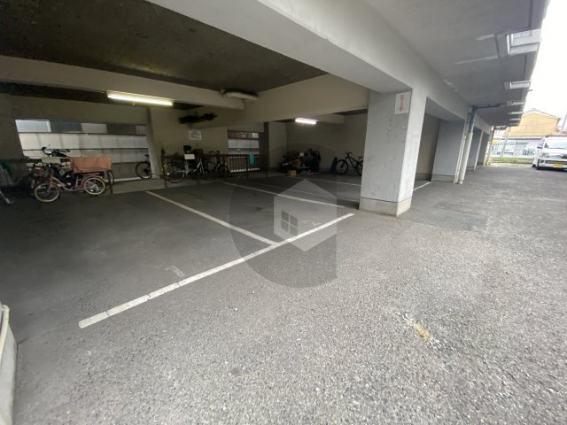 エスポワール鴻池の駐車場