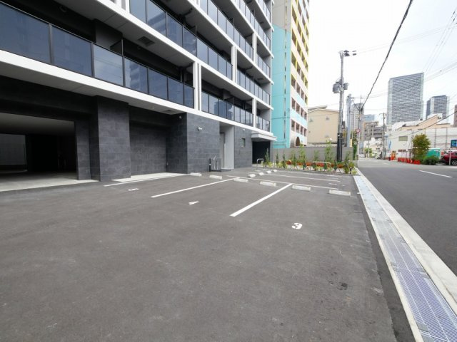 ソルテラスUMEDA NORTHの駐車場
