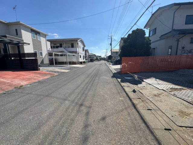 ブルーミング宇都宮清原台6丁目2棟1期2号棟の前面道路含む現地写真