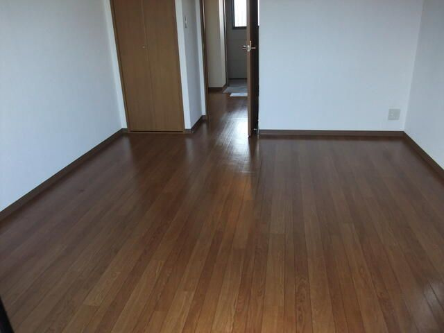 フラットフィールドの内装|※別部屋参考写真