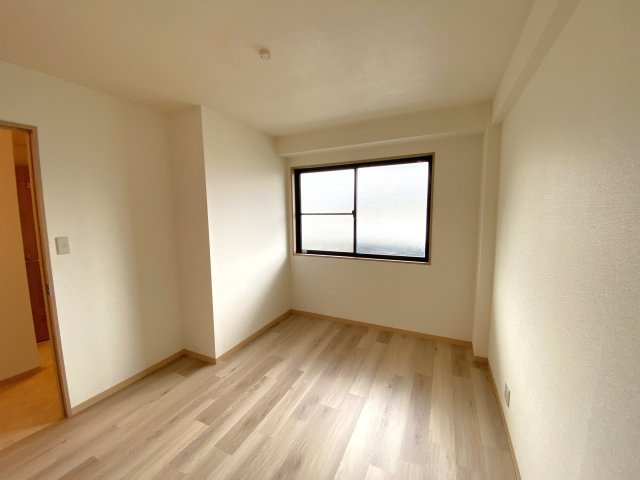 エバールミナスの洋室